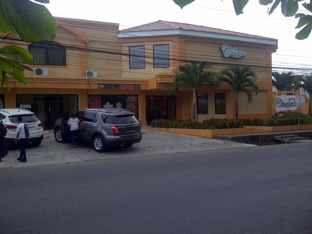 Hotel Cibeles La Ceiba Exteriör bild