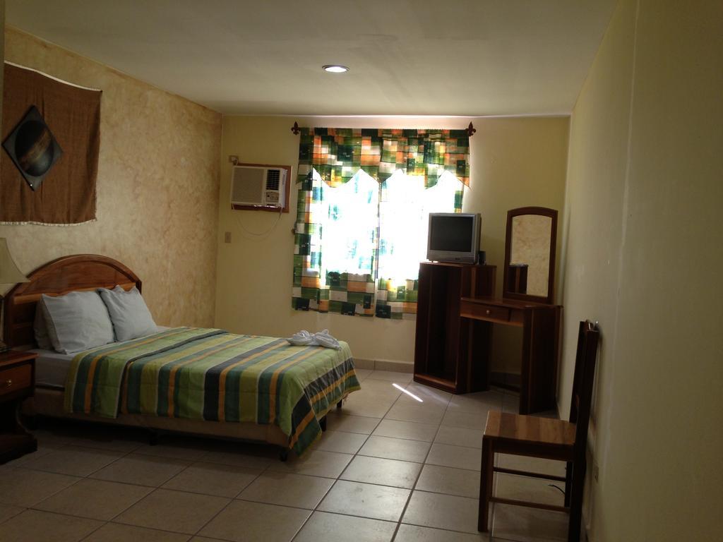 Hotel Cibeles La Ceiba Exteriör bild